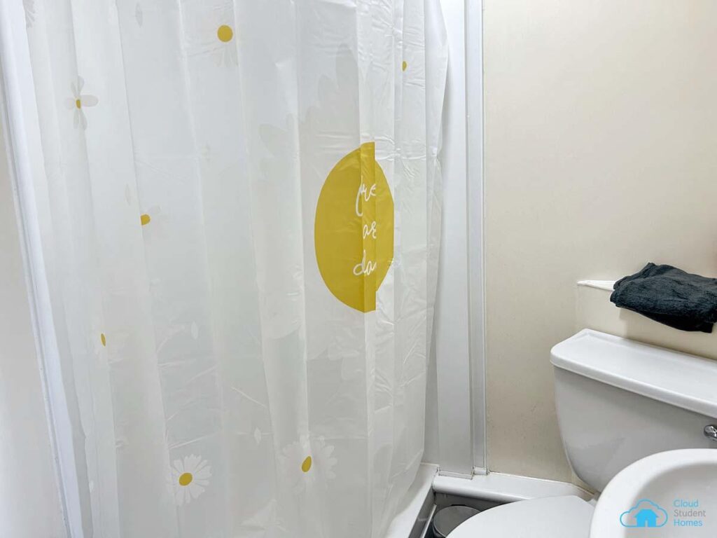  Deluxe En-Suite Sheldrake House  -  Rochester Student Village  - Gallery -  3