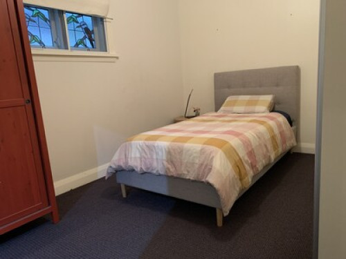 Spacious Sunny Room in Ryde