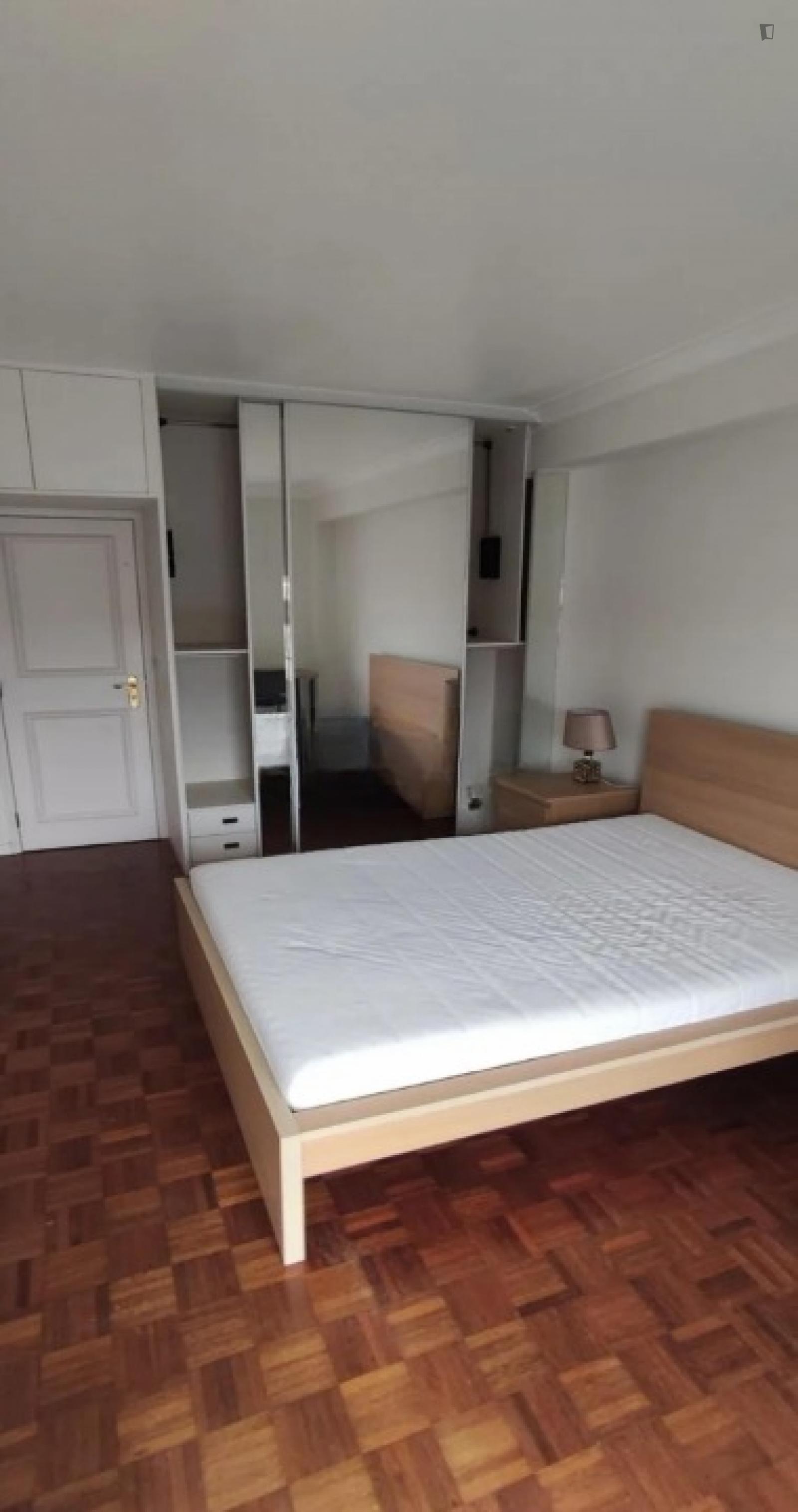  Lovely Bedroom In Torres Vedras  -  Lovely bedroom in Torres Vedras  - Gallery -  1