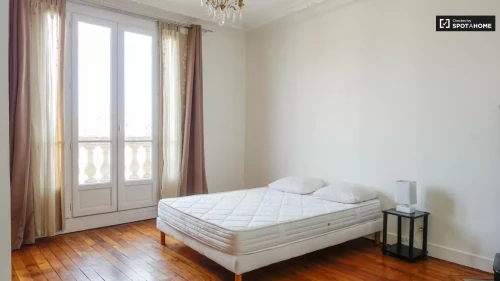 Charming room with desk in 3-bedroom apartment, Courbevoie  - Gallery -  5