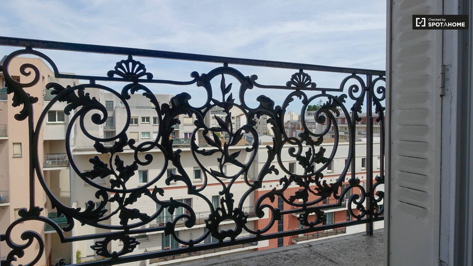  Bedroom 3  -  Charming room with desk in 3-bedroom apartment, Courbevoie  - Gallery -  10