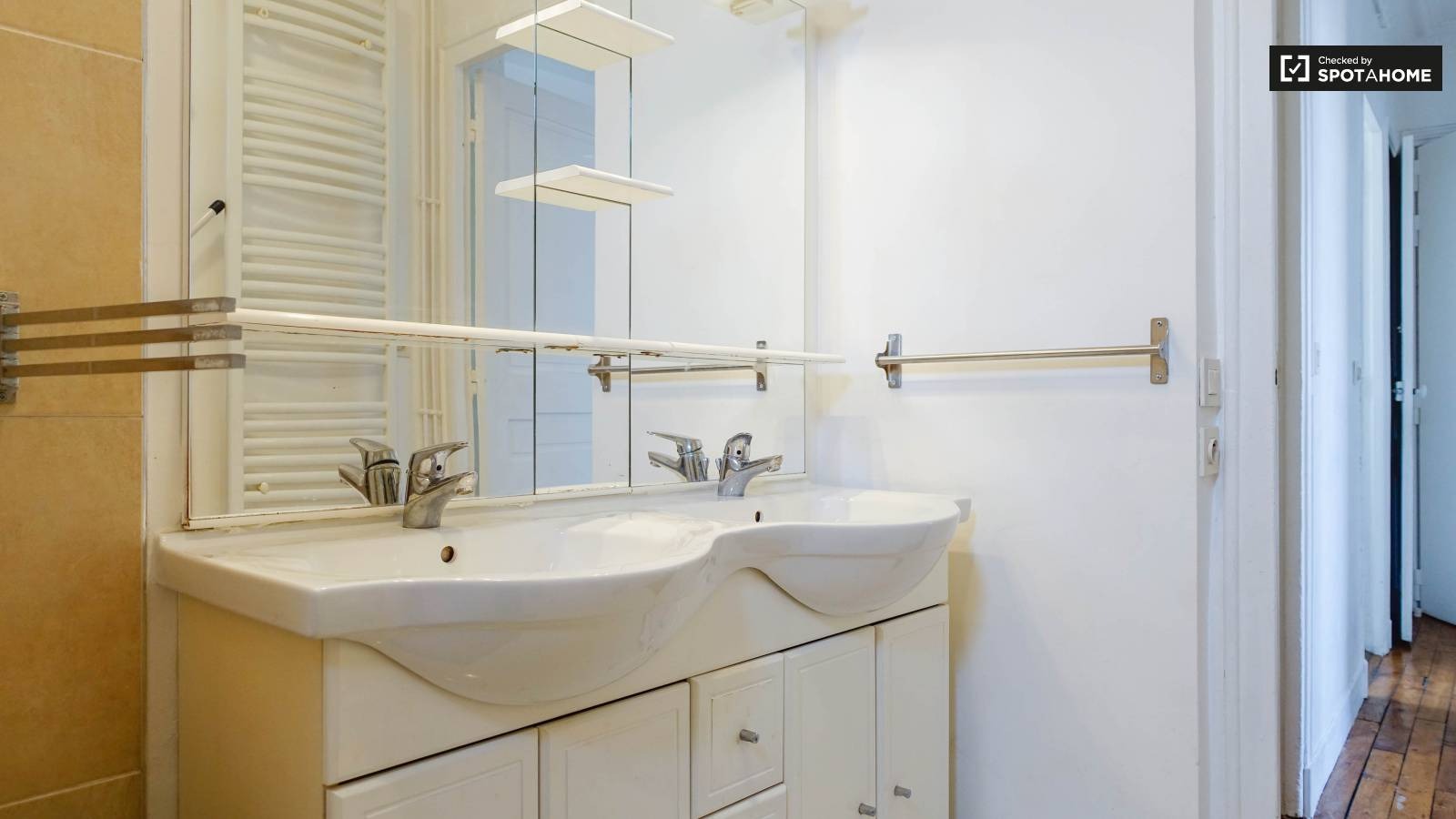  Bedroom 3  -  Charming room with desk in 3-bedroom apartment, Courbevoie  - Gallery -  14