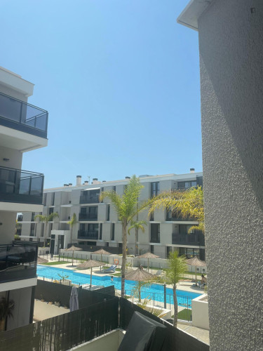 Bright single bedroom in 3 bedroom apartment - Gallery - 5