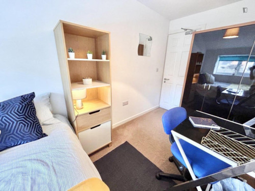 Alluring double bedroom near the centre of Coventry