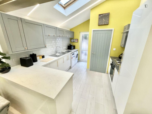Snug double bedroom in the heart of Stoke-on-Trent