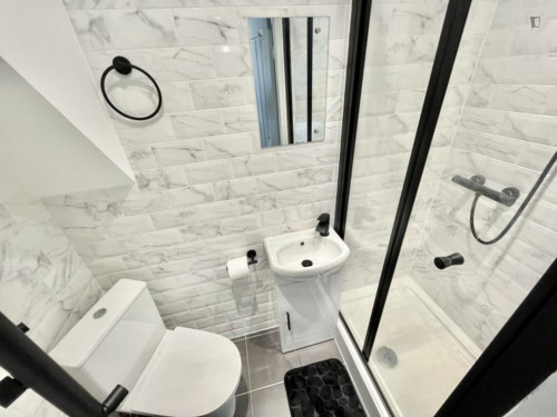 Snug double bedroom in the heart of Stoke-on-Trent
