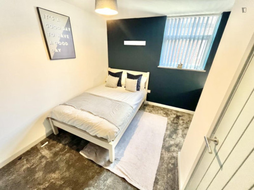 Wonderful double bedroom near the University of Staffordshire