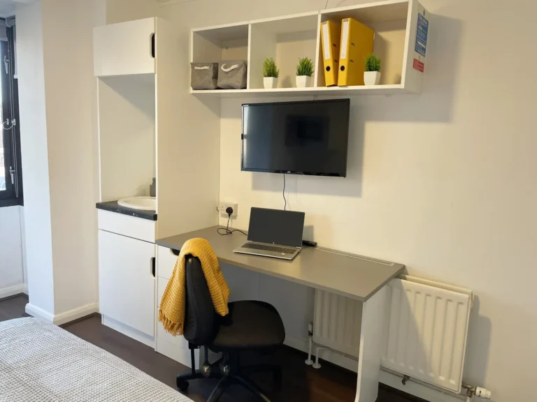  Classic Non-En Suite  -  Hockley Point  - Gallery -  2