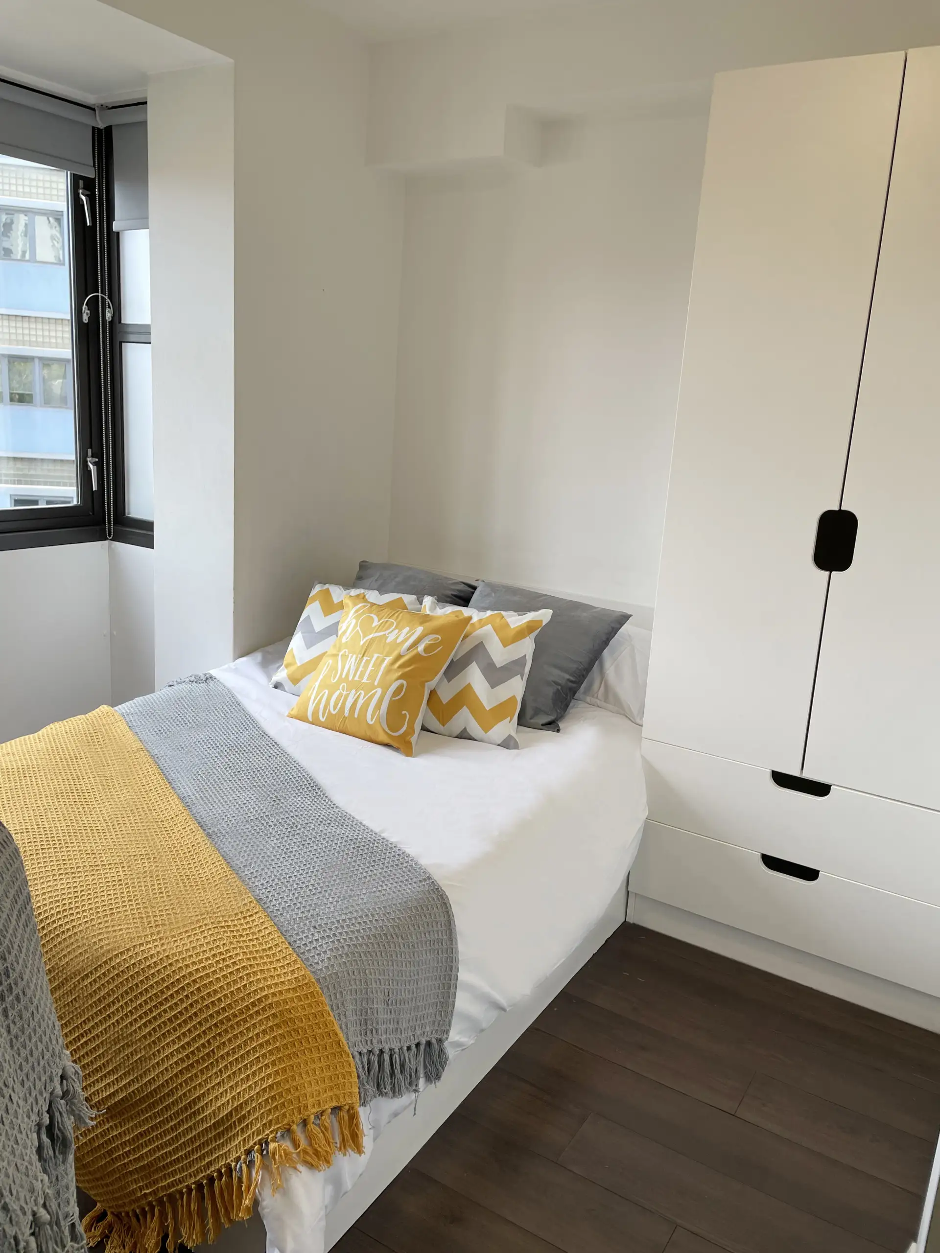  Classic En Suite  -  Hockley Point  - Gallery -  1