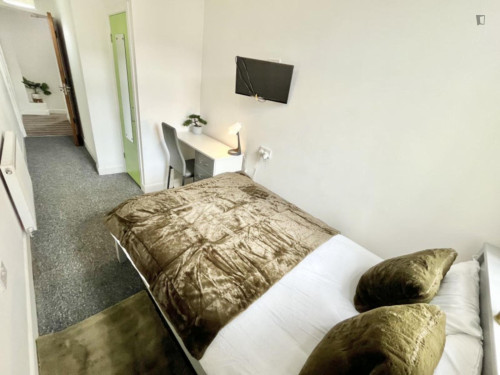 Comfortable double bedroom in Stoke-on-Trent