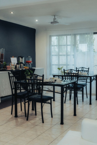 Coral Negro Home - Gallery - 35