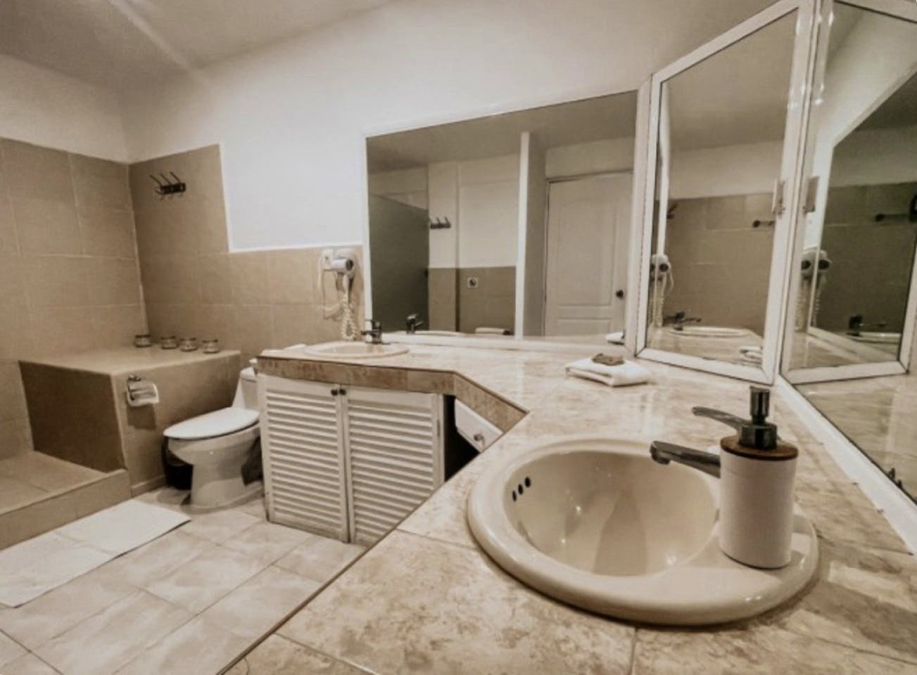 Private Room 1 - Exclusive Adults Only Coliving Oasis Steps from Tranquil Playacar Beach - Gallery - 19