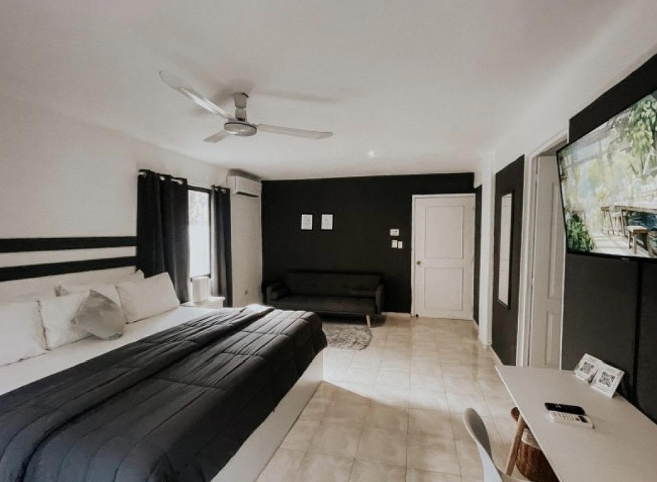 Private Room 1 - Exclusive Adults Only Coliving Oasis Steps from Tranquil Playacar Beach - Gallery - 11