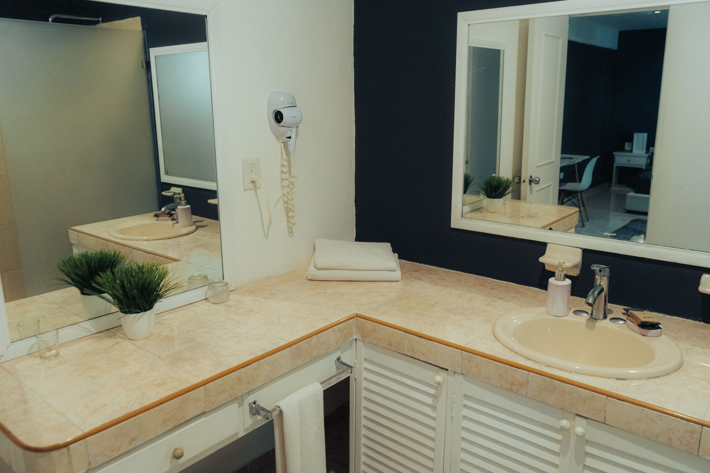 Private Room 2 - Exclusive Adults Only Coliving Oasis Steps from Tranquil Playacar Beach - Gallery - 20