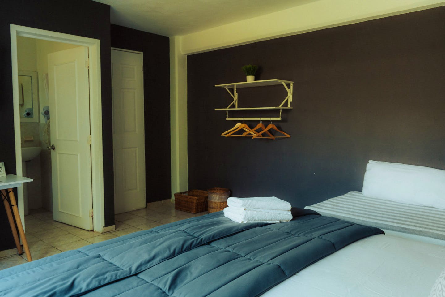 Private Room 3 - Exclusive Adults Only Coliving Oasis Steps from Tranquil Playacar Beach - Gallery - 4