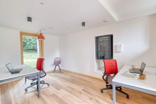 Sunny Coliving Residence in Picturesque Village: Adventure & Activities Galore!
