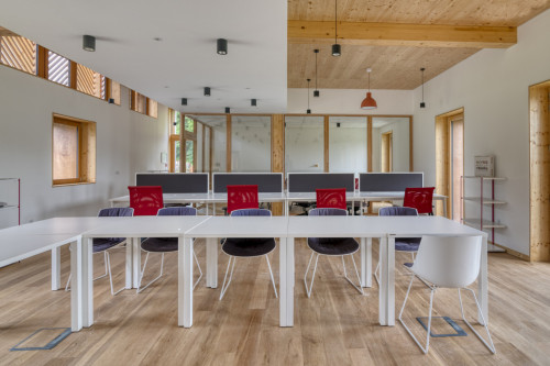 Sunny Coliving Residence in Picturesque Village: Adventure & Activities Galore!