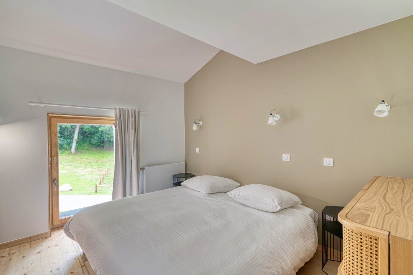 Bed In A 4-Bed Mixed Gender Room - 12