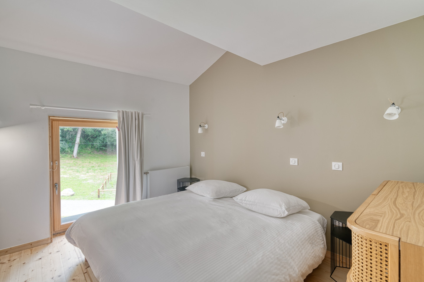 Bed In A 4-Bed Mixed Gender Room - 9