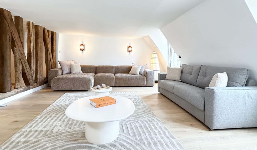 Spacious & Luxurious Apartment