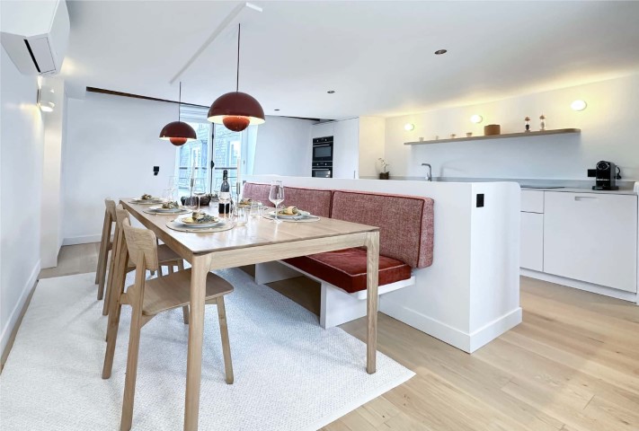 Spacious & Luxurious Apartment