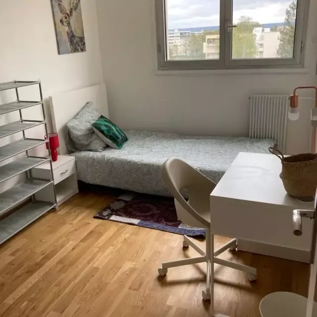 Bedroom 2  -  Room in a shared 4-bedroom apartment for rent in Orée du Bois, all bills included  - Gallery -  1