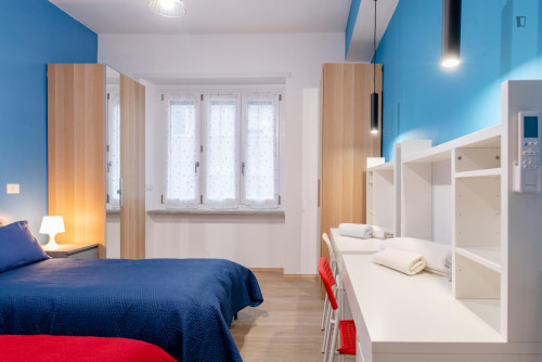 Single in multiple beds bedroom in 2-bedroom apartment - Gallery - 2