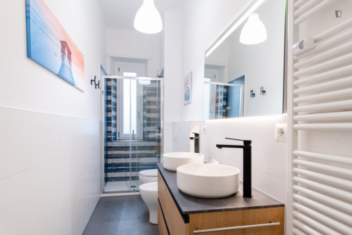 Single in multiple beds bedroom in 2-bedroom apartment - Gallery - 9