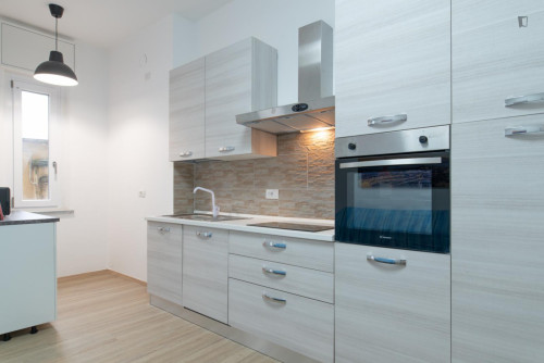 Single in multiple beds bedroom in 2-bedroom apartment - Gallery - 5