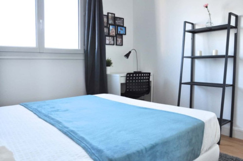 Quiet and bright bedroom 13m²