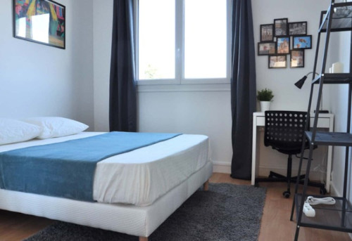 Quiet and bright bedroom 13m²