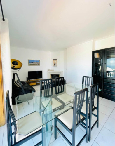 Astonishing 3 Bedroom Apartment with Sea Views - Gallery - 11