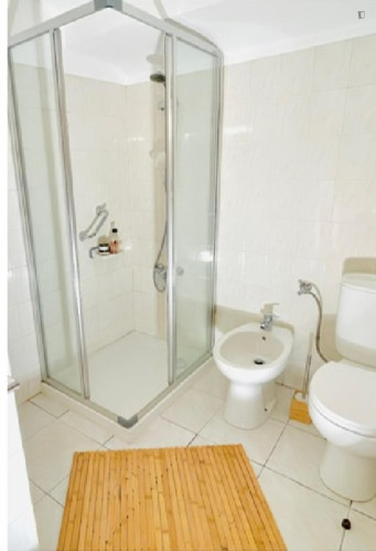 Astonishing 3 Bedroom Apartment with Sea Views - Gallery - 13