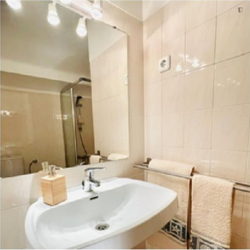 Astonishing 3 Bedroom Apartment with Sea Views - Gallery - 12