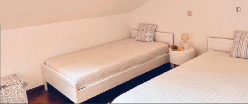 Astonishing 3 Bedroom Apartment with Sea Views - Gallery - 6