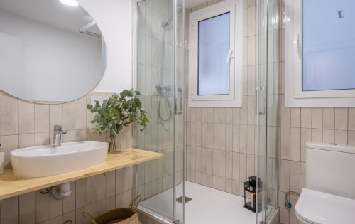 Bright double bedroom near Urquinaona metro station - Gallery - 14