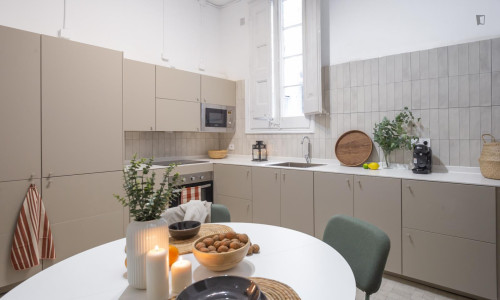 Bright double bedroom near Urquinaona metro station - Gallery - 24