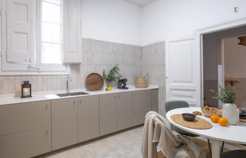 Bright double bedroom near Urquinaona metro station - Gallery - 25
