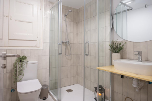Bright double bedroom near Urquinaona metro station - Gallery - 18