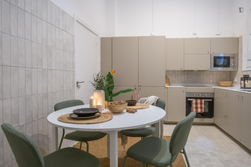 Bright double bedroom near Urquinaona metro station - Gallery - 26