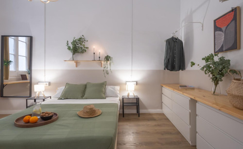 Bright double bedroom near Urquinaona metro station - Gallery - 28