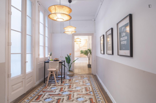 Bright double bedroom near Urquinaona metro station - Gallery - 7
