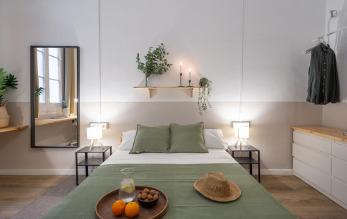 Bright double bedroom near Urquinaona metro station - Gallery - 29