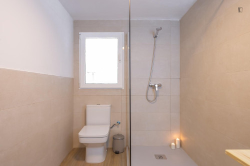 Bright double bedroom near Urquinaona metro station - Gallery - 15