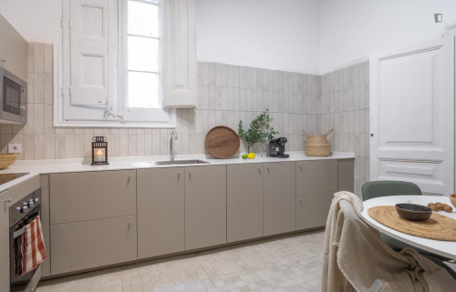 Bright double bedroom near Urquinaona metro station - Gallery - 22