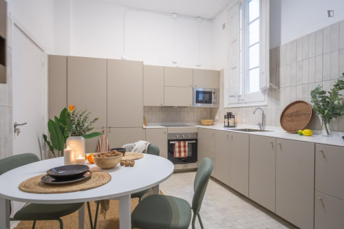 Bright double bedroom near Urquinaona metro station - Gallery - 21