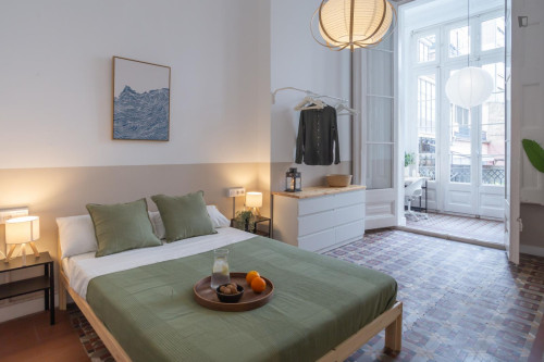 Neat double bedroom near Urquinaona metro station