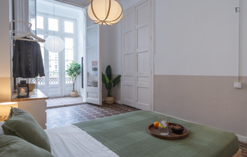 Neat double bedroom near Urquinaona metro station