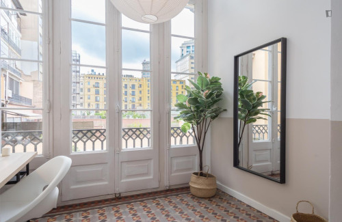 Neat double bedroom near Urquinaona metro station - Gallery - 10
