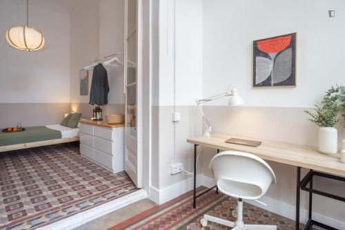 Neat double bedroom near Urquinaona metro station